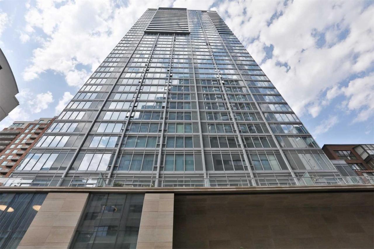 2 Bedroom Plus Den Condo Toronto Exterior foto