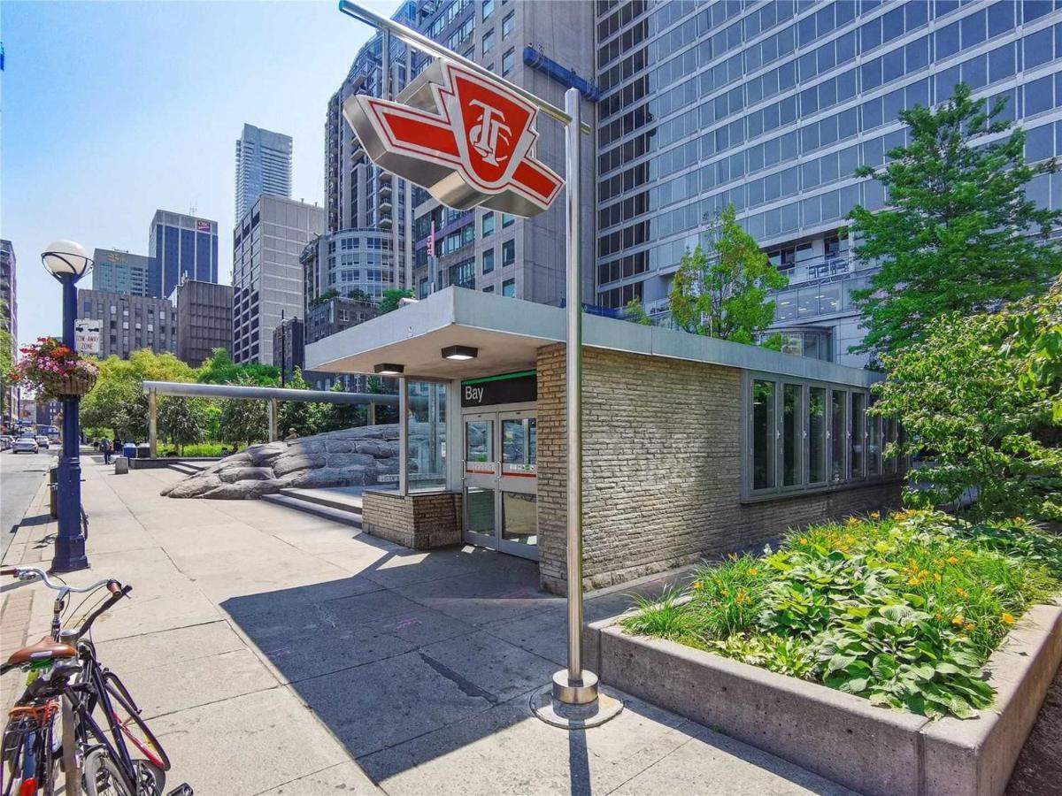 2 Bedroom Plus Den Condo Toronto Exterior foto